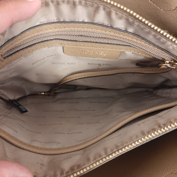 Authentic Michael Kors Purse - Picture 6 of 8